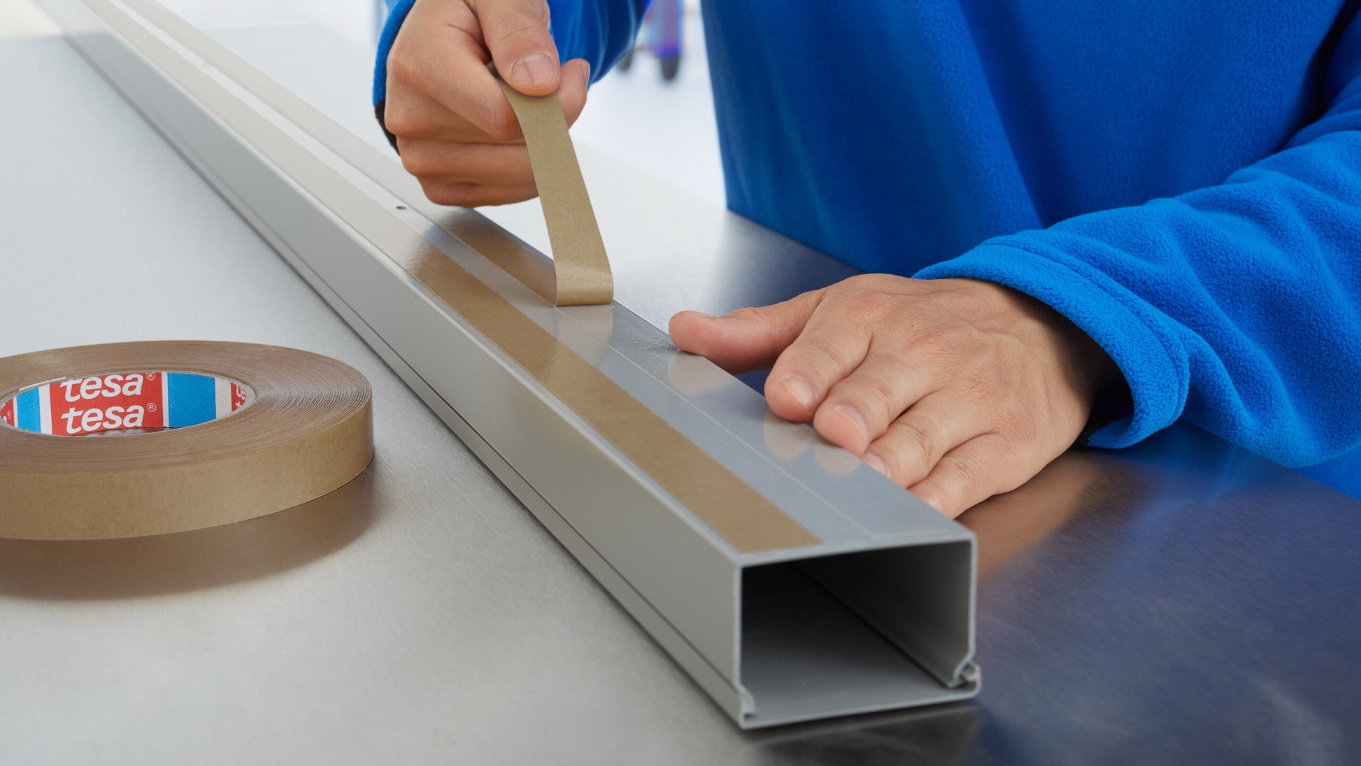 tesa® 4962 Premium double-sided non-woven tape, white transluscent, 50 mm x 50 m